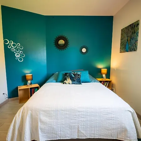 Bungalow Confortable Avec Piscine Vakantiehuis
