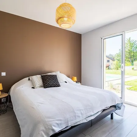 Bungalow Confortable Avec Piscine Vakantiehuis *