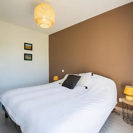 Vakantiehuis Bungalow Confortable Avec Piscine *