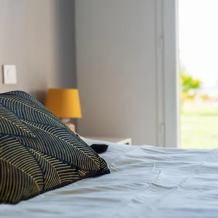 Bungalow Confortable Avec Piscine Vakantiehuis