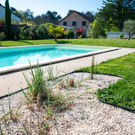 Bungalow Confortable Avec Piscine Vakantiehuis