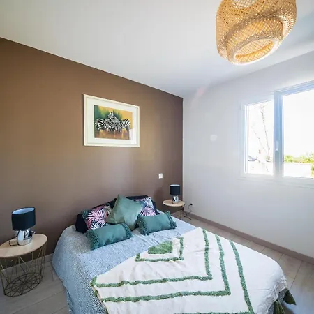Vakantiehuis Bungalow Confortable Avec Piscine *