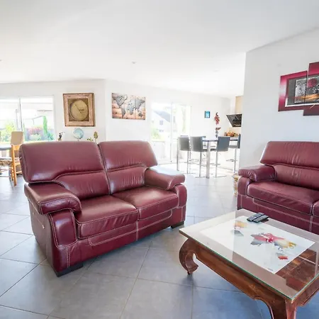 Bungalow Confortable Avec Piscine Vakantiehuis *