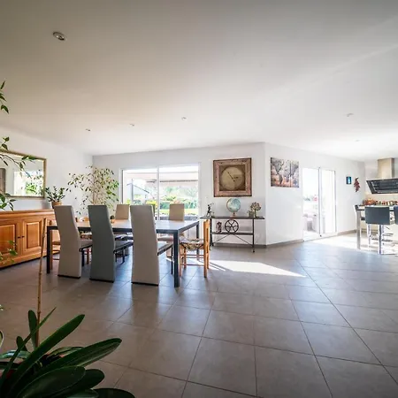 Bungalow Confortable Avec Piscine Vakantiehuis *