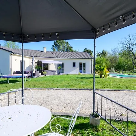Bungalow Confortable Avec Piscine Vakantiehuis *