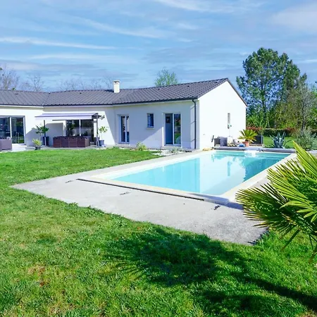 Bungalow Confortable Avec Piscine